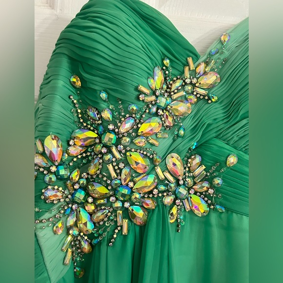 GOWN BEADED Ambiance with Spaghetti Straps. PROM - Picture 5 of 16